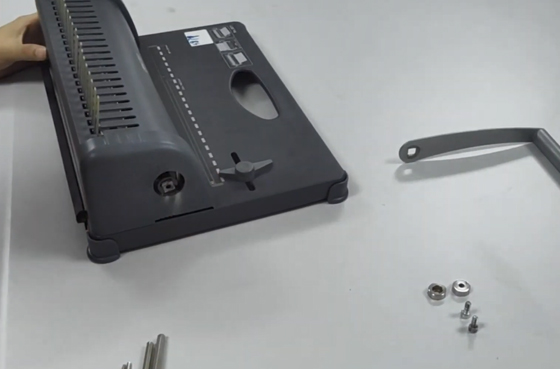 01 3871 Το κέλυφος αφαιρείται.